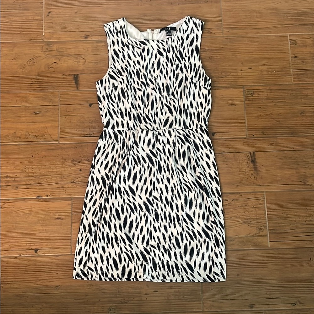 Forever 21 Black and White Mini Dress Size M